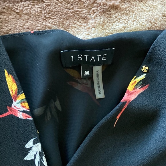 Floral wraparound dress - Picture 2 of 4